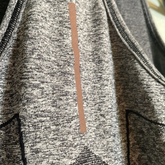 Nike grey stretch workout tank - Picture 3 of 4